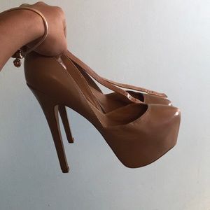 Tan leather Steve Madden high heeled clogs